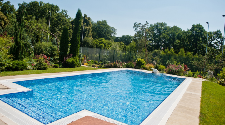 Costruire una piscina: come fare, quanto costa e consigli utili Costruire una piscina costi
