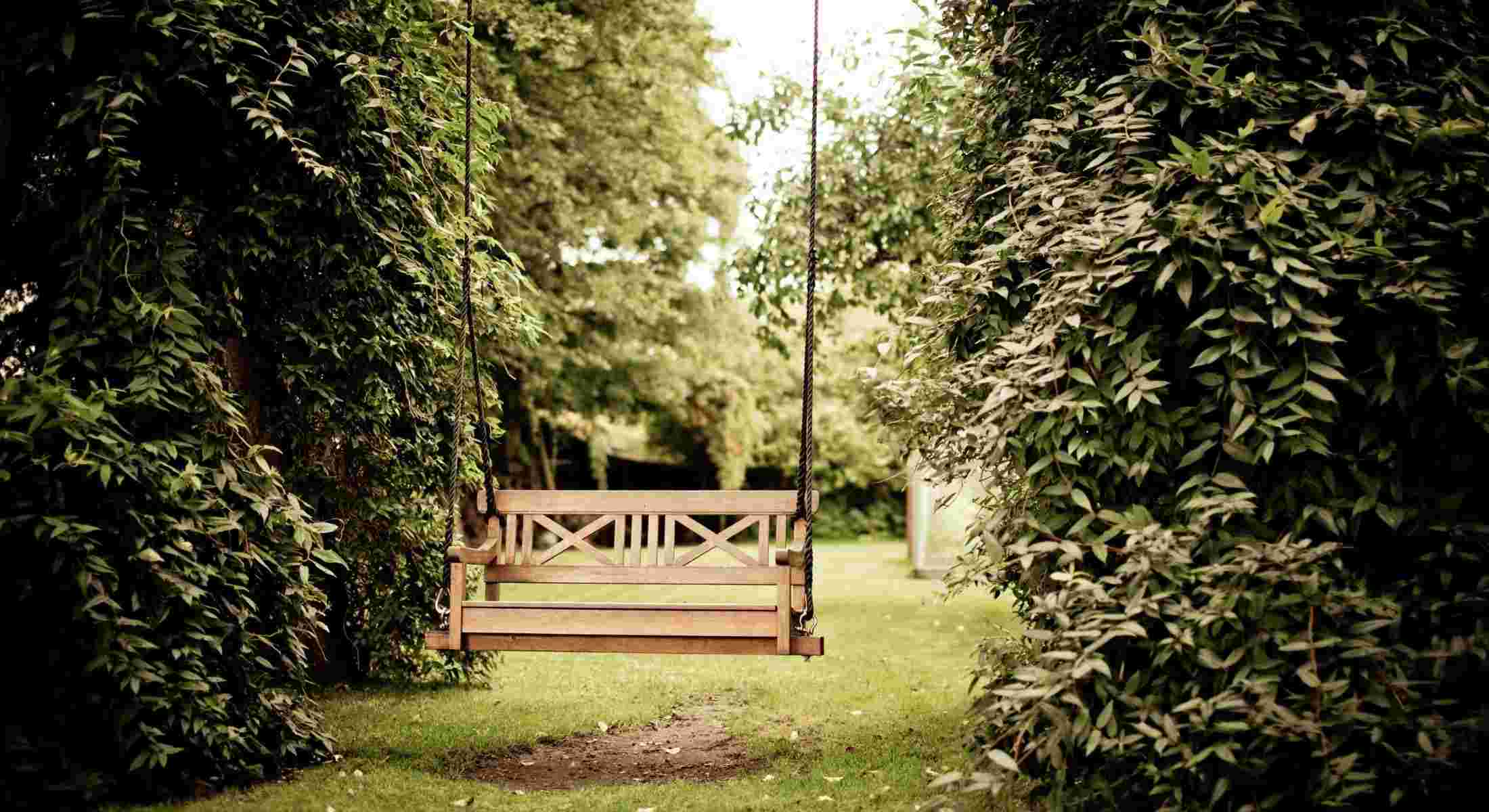 Idee e suggerimenti per arredare un giardino - altalena