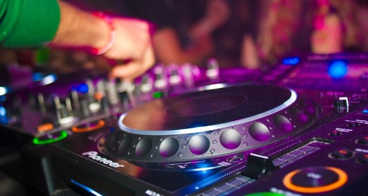 Come ottenere clienti per un DJ professionista Come ottenere clienti per un DJ professionista