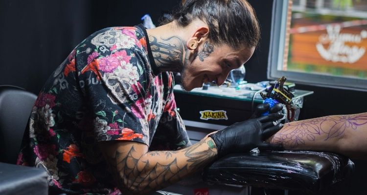 Come trovare clienti per un tatuatore professionista