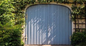 Quanto costa installare la porta di un garage? Prezzi 2025