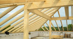 Quanto costa costruire dei tetti in legno?