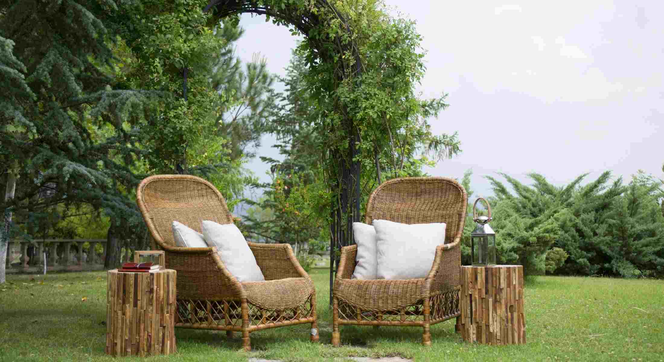 Idee e suggerimenti per arredare un giardino - divani