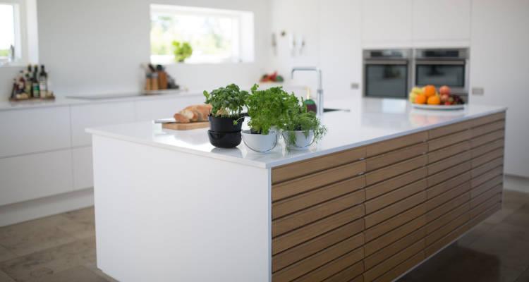 Quale scegliere: top cucina in granito o in Silestone? Differenze e vantaggi