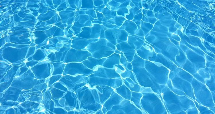 Piscina di acqua salata o di cloro: quale scegliere?