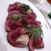 Tagliata di fassona, cipolline borettane e fondo bruno