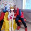 LA PRINCIPESSA SUL TRONO CON FASCIA E CORONA