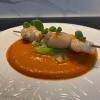 Gaspacio orientale con spiedino di mare scottato e cipollotti.