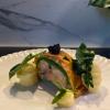 Filetto di salmone alla wellington con pure' di patate affumicate e salsa beurre blanc.