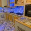 Cucina artigianale, costruita tutta a mano.
